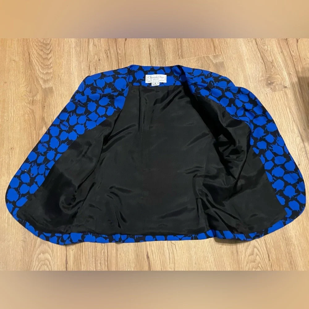 CHRISTIAN DIOR Vintage Jacket: excellent condition.Hidden seams & shoulder pads